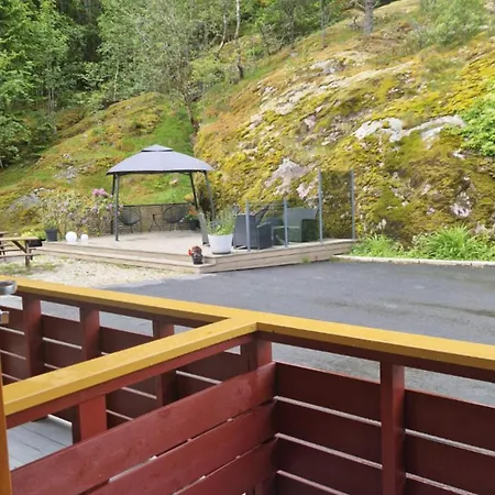 Kvamsdal 2 Guest house